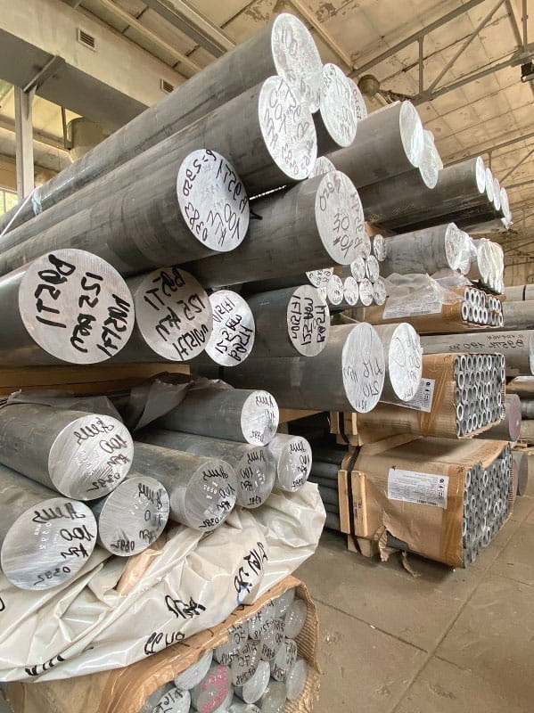 Алюминиевый круг (пруток) на складе