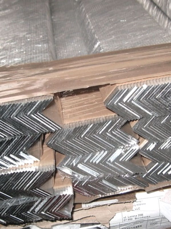 Алюминиевый уголок АД31Т1